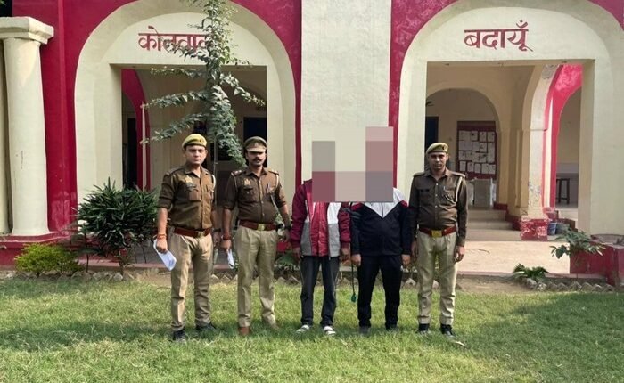 Badaun: Police station Kotwali arrested two vicious vehicle thieves along with a stolen motorcycle.