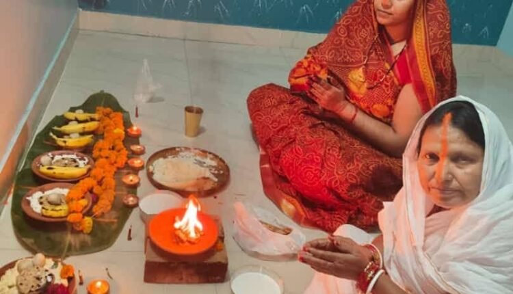 Chhath festival: Women kept fast and took prasad by offering Arghya.