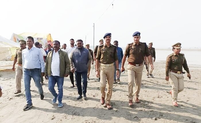 Hundreds of devotees reached tent city Dharmapura to take bath in Ganga.