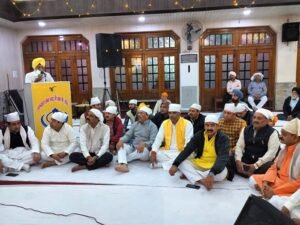 MP participated in Gurudwara on Civil Line, was honored by giving saropa and sign