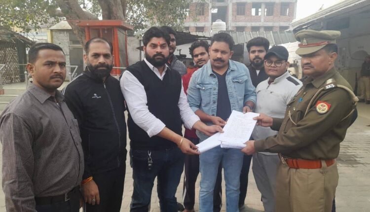 District President of Hindu Jagran Manch submitted a memorandum to the Kotwal regarding various problems of the city.