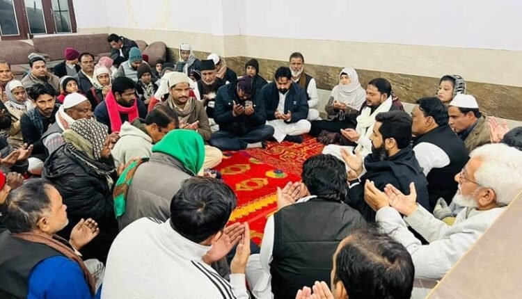 AAP workers fast in Rampur for Sanjay Singh's release