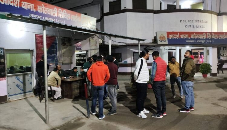 Big breaking- BJP councilor's husband beaten up in Rampur, BJP surrounded the police station