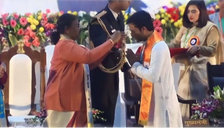 Meerapur. Ekansh Gupta of Mirapur, who is doing B.Tech from IIT Lucknow, has brought laurels to the town by securing first position in the institute.