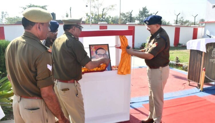 Superintendent of Police pays tribute to Bhimrao Ambedkar on his Pari Pari Nirvana Diwas