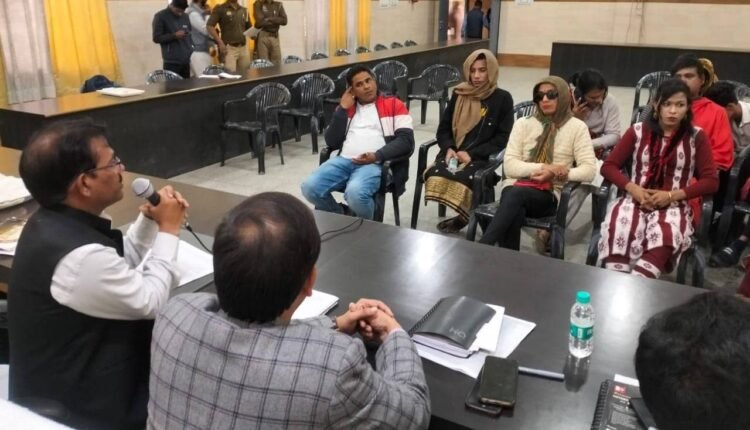 ADM held a meeting with transgenders in Tehsil Sadar Auditorium