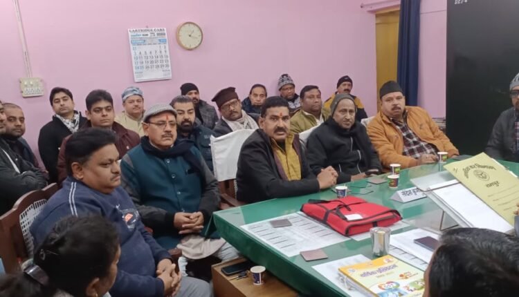 Traders hold meeting with officials at GST office