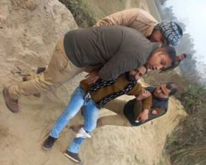 Rampur Police's encounter with cow smuggler criminal Shahbaz, admitted to district hospital, motorcycle pistol with live cartridges recovered