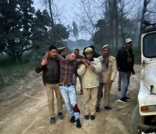 Rampur: Vicious criminal injured in police encounter, 1 motorcycle and illegal pistol recovered from his possession