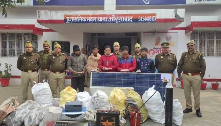 05 members of theft gang arrested