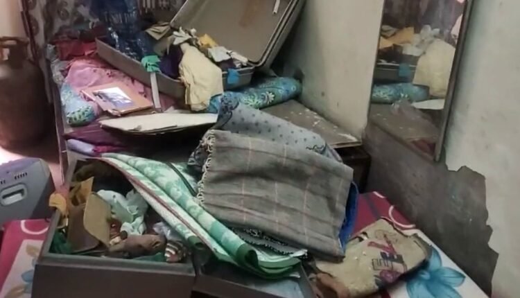 sikandaraabaad: Jewelery and other items worth lakhs stolen from a locked house