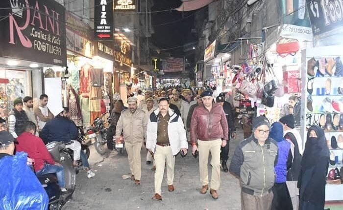 Rampur Police Superintendent did foot patrolling in the city