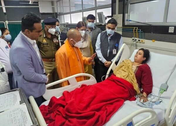 Chief Minister Yogi Adityanath reached KGMU to see the injured in road accident.