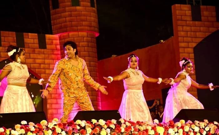 Kisu Rahul performed in the name of martyrs of the country at Itkhori Mahotsav.