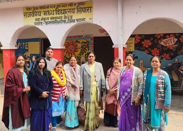 Patna: Farewell ceremony of Urmila Sinha celebrated in Sipara Middle School