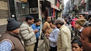 Sikanderabad: Theft at jeweler's shop, thief absconding after taking the bag of jewelery and posing as a customer.