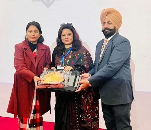 Meerapur. Neera Tomar honored for her outstanding contribution in the field of education