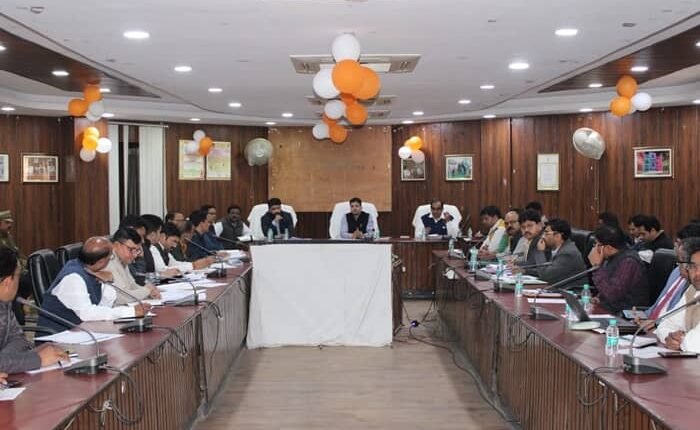 The meeting of the tree plantation committee was held under the chairmanship of the District Magistrate.