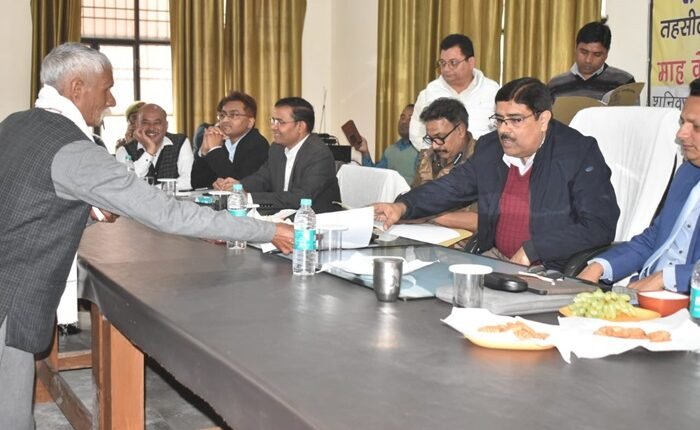 Badaun: Complete Solution Day organized at Tehsil Sahaswa, DM Manoj Kumar and Senior Superintendent of Police resolved complaints. ​