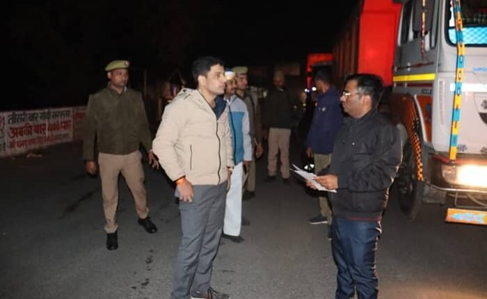 District Magistrate took stock of the activity of the task force in taking action against illegal mining, illegal transportation and overloading. ​