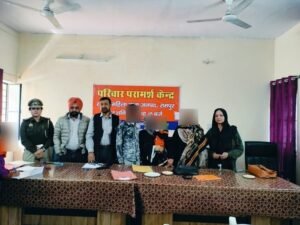 Rampur Update: District Magistrate and Superintendent of Police, after listening to the problems of the complainants on the Police Station Solution Day, gave instructions to solve them.