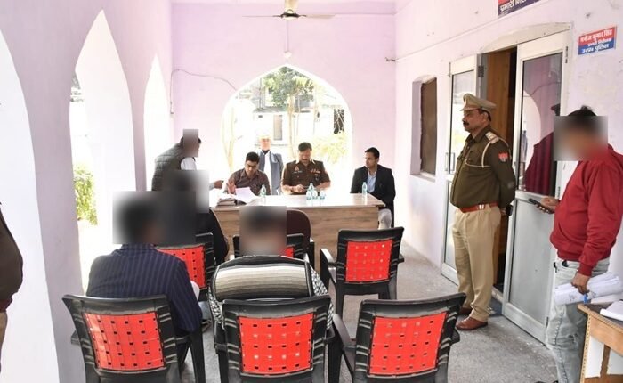 Rampur Update: District Magistrate and Superintendent of Police, after listening to the problems of the complainants on the Police Station Solution Day, gave instructions to solve them.