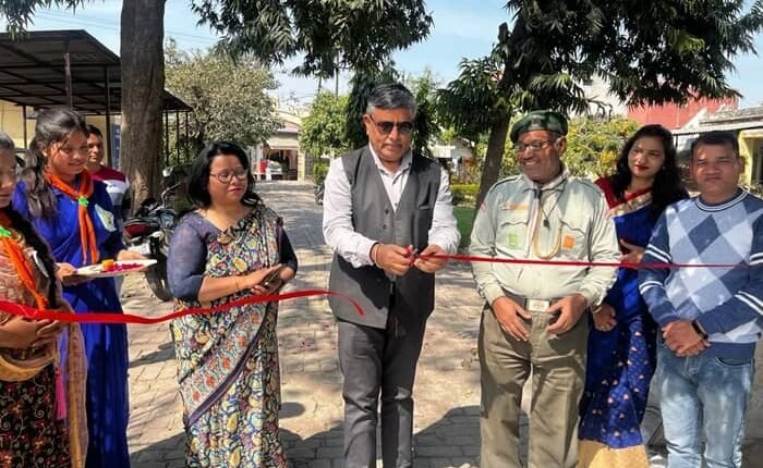 Demonstration of tent construction and food plaza in Scout Guide camp
