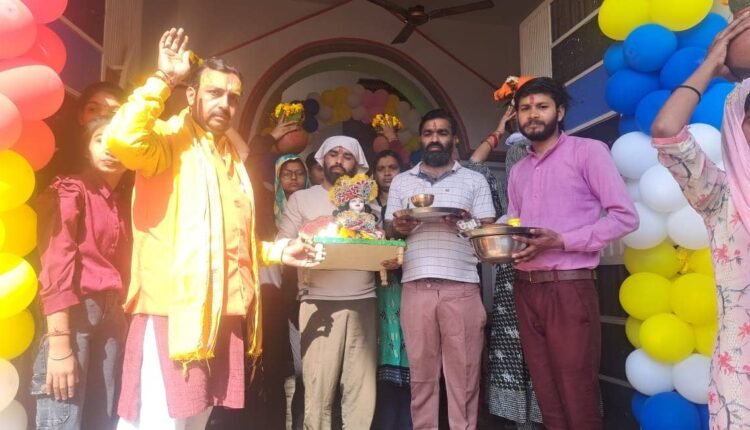 Laddu Gopal's procession taken out in sikandarabaad