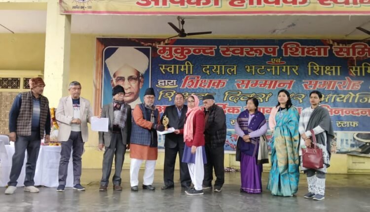 Sikandrabad: Madiha tops in essay competition