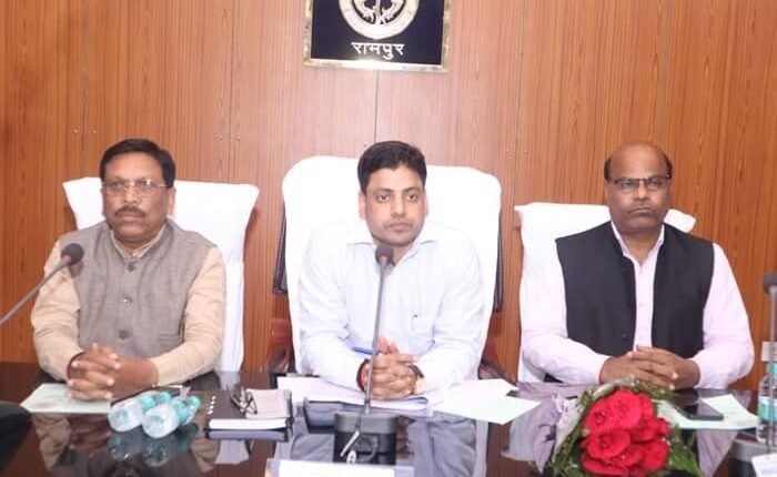 Virtual meeting of CM Yogi Adityanath, electricity bill of last 1 year of 15,793 government tube wells of Rampur district waived.