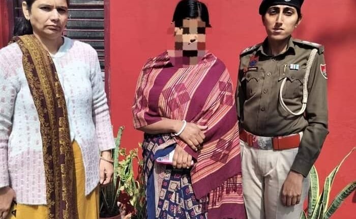 Faridabad Police arrested a woman in the case of dead newborn baby found near the wall in Ajraunda village.