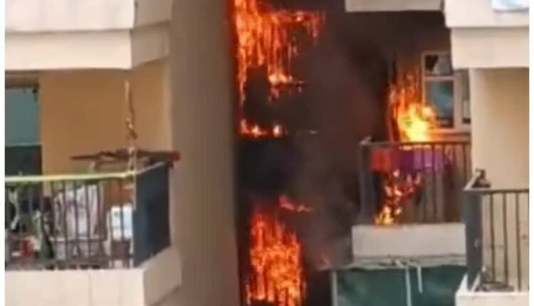 Major fire breaks out in two flats of Gaur City in Greater Noida West