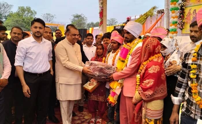Rampur: Under the mukhyamantri samuhik-vivah-yojana mass marriage of 1550 couples took place as per their religious rituals.