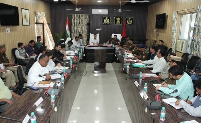 Joginder Singh and Superintendent of Police Rajesh Dwivedi held a meeting with the District Magistrate, interacted with the general public during foot patrolling.