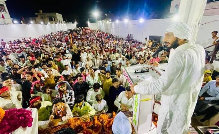 Lok Sabha candidate Aditya Yadav reached Kaswa Sahaswan in Badaun.