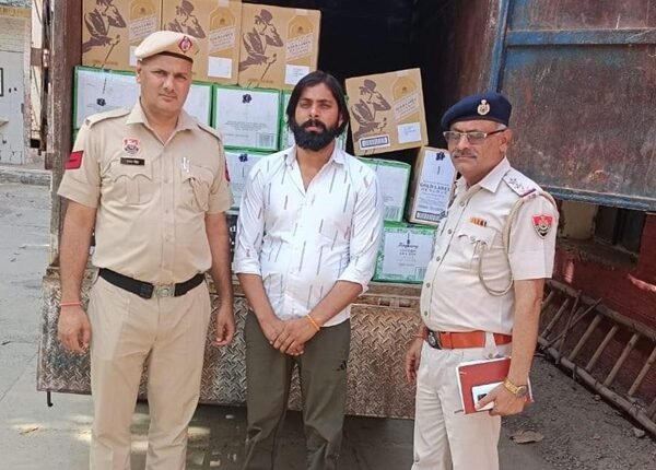 NIT police station arrested the accused who was carrying 20 boxes of English liquor along with the pickup.