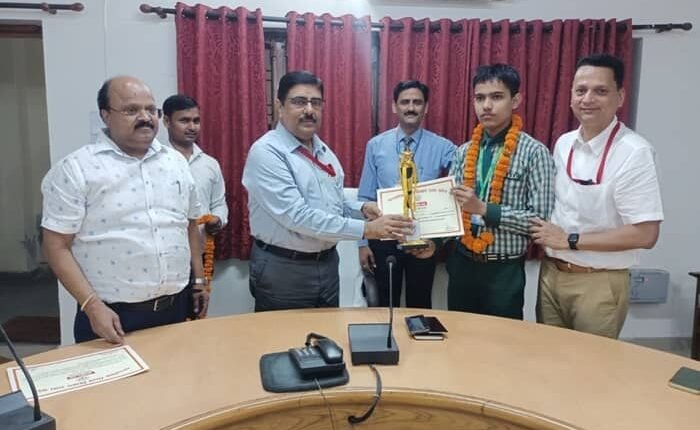 Pledge taken to keep the earth green by planting trees