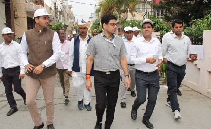 Rampur: District Election Officer Joginder Singh went door to door and made voters aware.