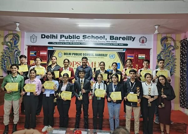 The students of Bloomingdale School displayed their talent by participating in the 'MUN' programme organised at 'DPS, Bareilly'.