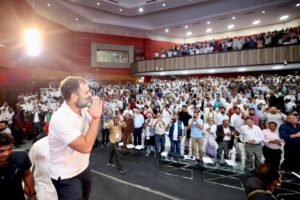 लखनऊ- राहुल गांधी