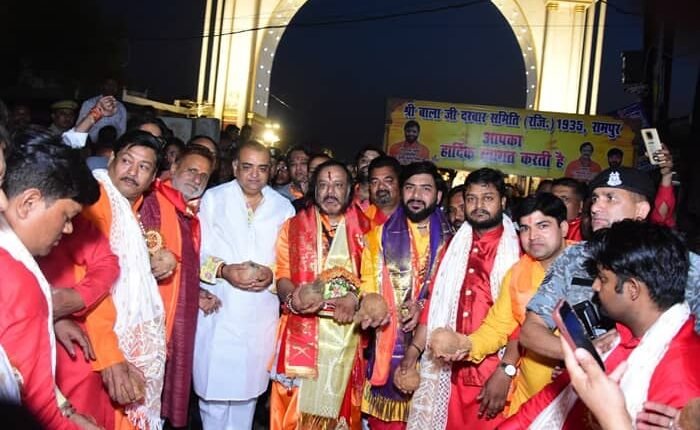 O destroyer of sorrows, Maruti Nandan, listen to my call, my repeated request to the wind...