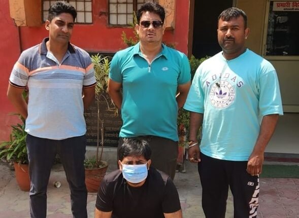 Tantrik, who was absconding for the last 2 years, was arrested and bought a flat worth crores by cheating people.