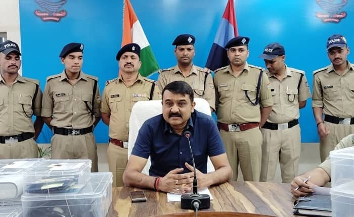 Doon police arrested international online betting gang