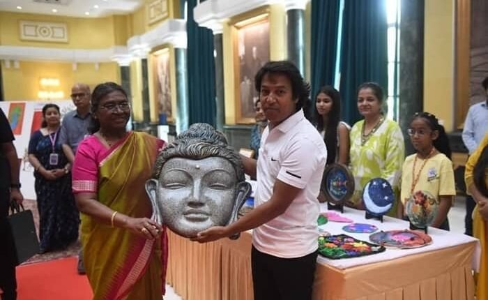Art workshop organized at Rashtrapati Bhavan, Ashok Singh Chauhan from Modinagar was selected as teacher