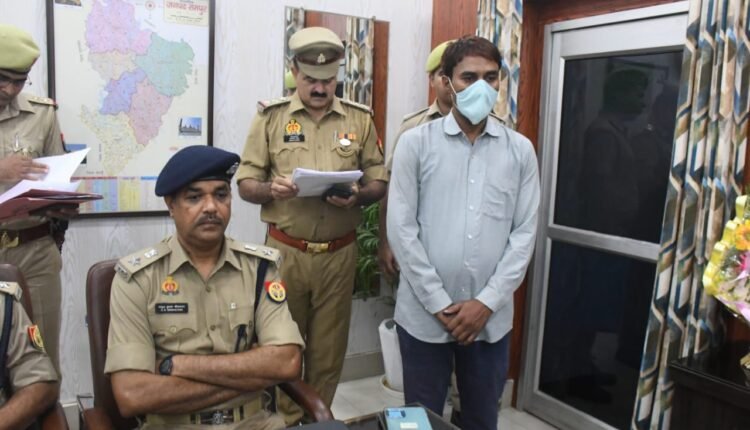 The accused of embezzlement of 14 lakh 30 thousand rupees was caught by the police