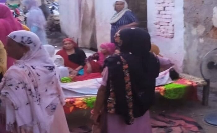 Meerut: Laborer commits suicide by hanging himself, lived alone due to dispute with wife, police engaged in investigation