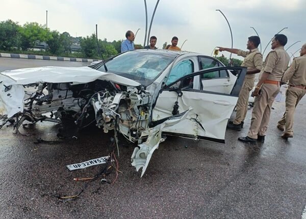 UP minister's son and daughter-in-law met with an accident, car collided with a divider on the expressway