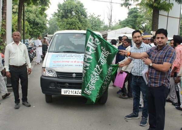 Under Groundwater Week, the District Magistrate flagged off the awareness vehicle