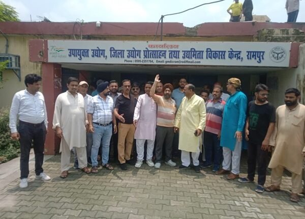 National President of Industry Trade Representative Board Sandeep Agarwal Soni handed over a memorandum to the Deputy Commissioner District Industry and Promotion Center