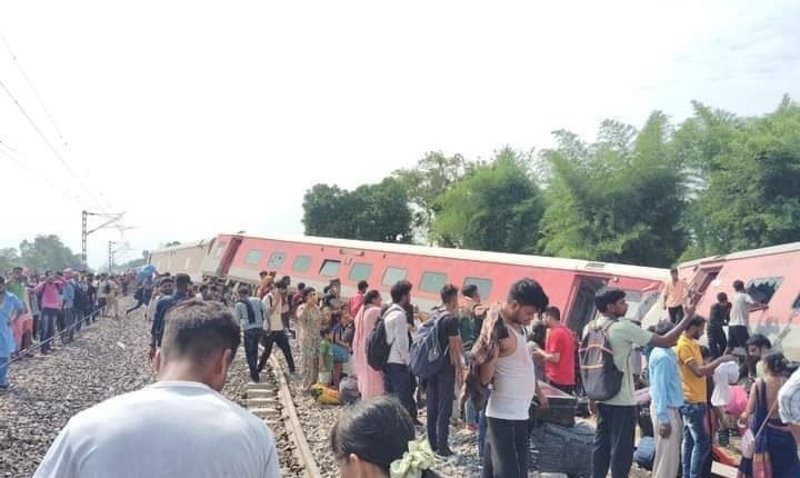 Chandigarh-Dibrugarh Express derailed near Gonda, 4 people died and more than 20 injured